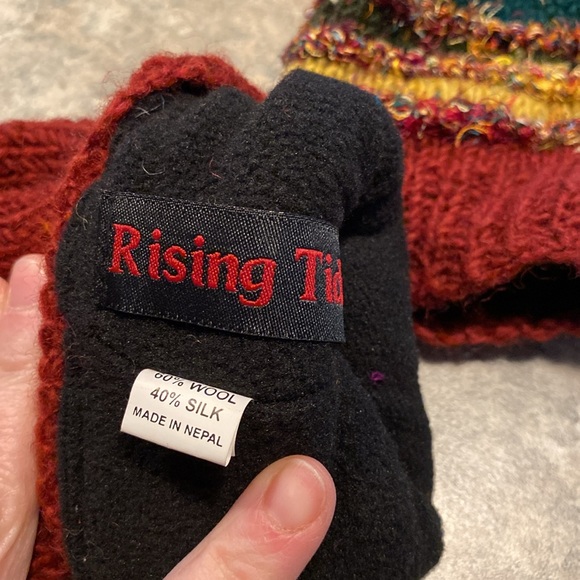 Fair Trade Recycled Silk and Wool Fleece Lined Hat and Mittens - Picture 6 of 6